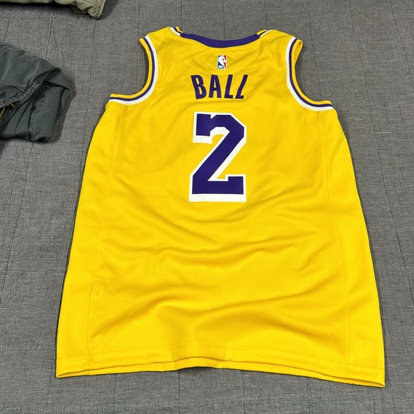 Selling a lakers lonzo ball jersey never worn - Picture 2 of 2